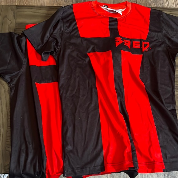 Bred Inc cross T-shirt - Picture 1 of 2